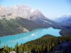 Peyto Lake v Kanadských Skalistých horách so svojou tyrkysovou vodou je top zážitkom poznávania tejto krajiny.
